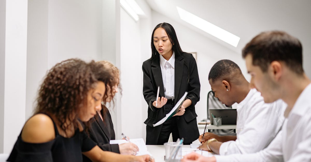 découvrez comment l'entrepreneuriat éthique transforme le monde des affaires en alliant succès économique et impact positif sur la société. inspirez-vous d'initiatives durables et responsables qui redéfinissent les normes industrielles.