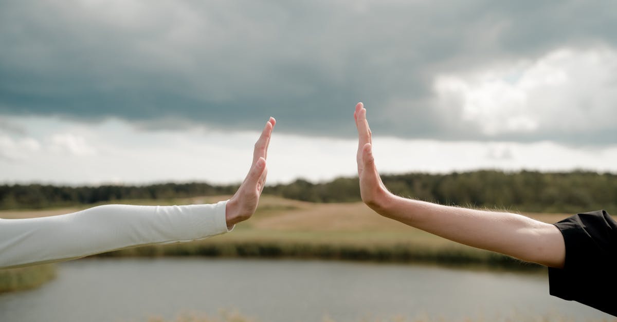 découvrez comment la communication respectueuse transforme vos échanges. apprenez des techniques pour favoriser l'écoute active, exprimer vos idées avec bienveillance et établir des relations saines. améliorez vos interactions personnelles et professionnelles grâce à une communication efficace et empathique.