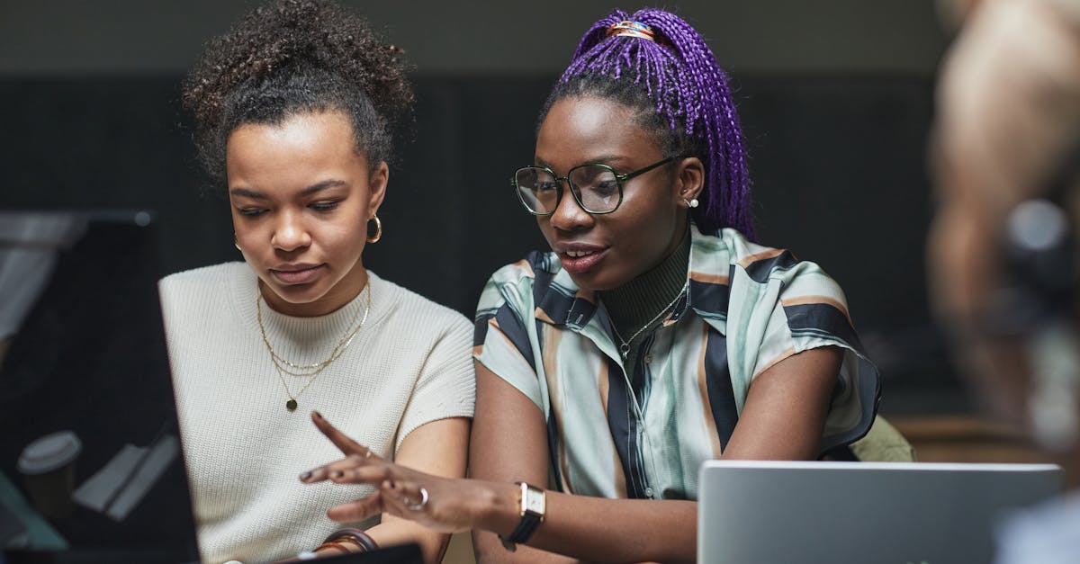 découvrez les compétences clés d'un consultant en stratégie digitale : expertise en marketing numérique, analyse de données, gestion de projet, et capacité à transformer des insights en actions pour optimiser la présence en ligne de votre entreprise.