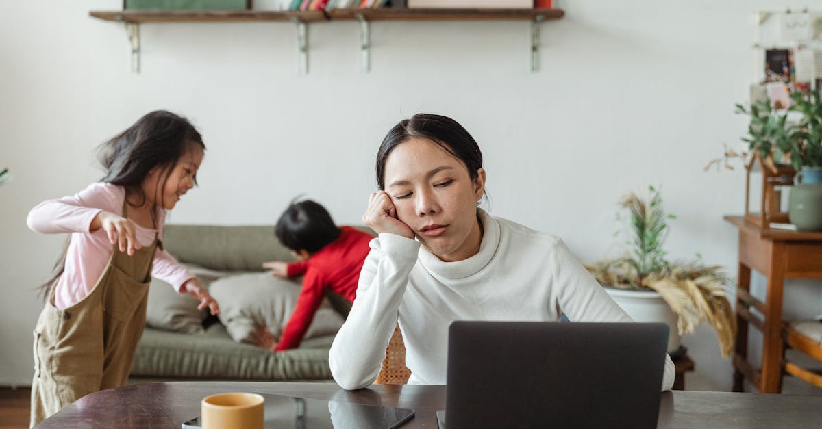 découvrez des stratégies efficaces pour réduire les distractions au quotidien, améliorer votre concentration et maximiser votre productivité. apprenez à créer un environnement propice à la concentration et à gérer les interruptions pour atteindre vos objectifs.