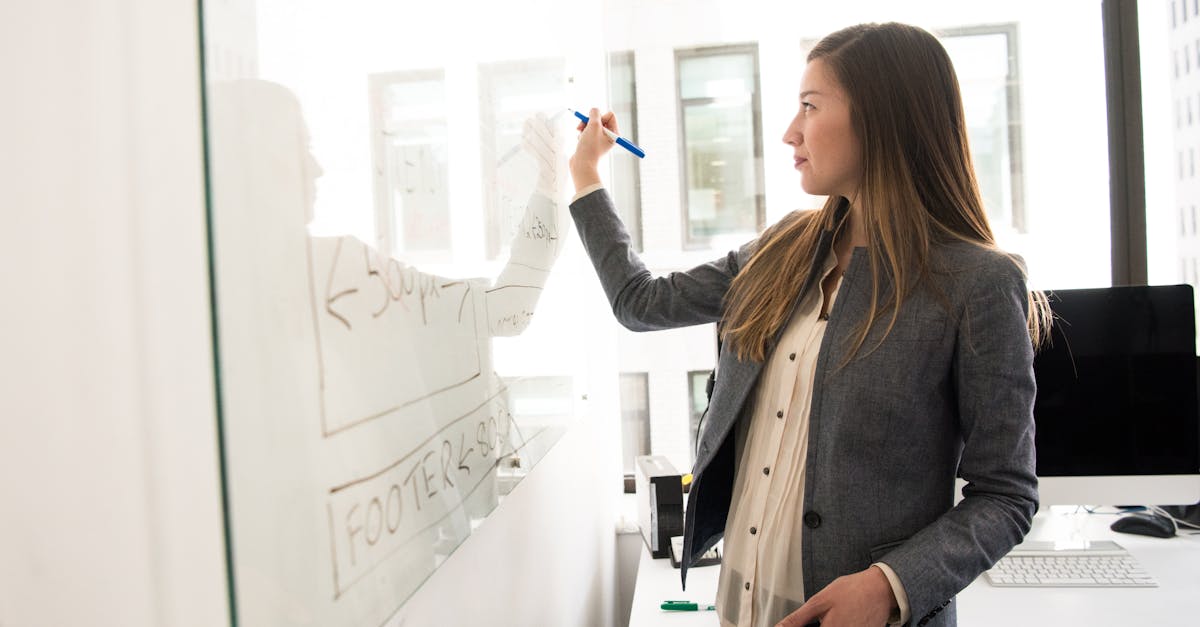 découvrez les compétences essentielles pour exceller dans le commerce électronique. apprenez les stratégies de vente en ligne, le marketing digital, la gestion des stocks et l'analyse des données pour transformer votre business en succès sur internet.