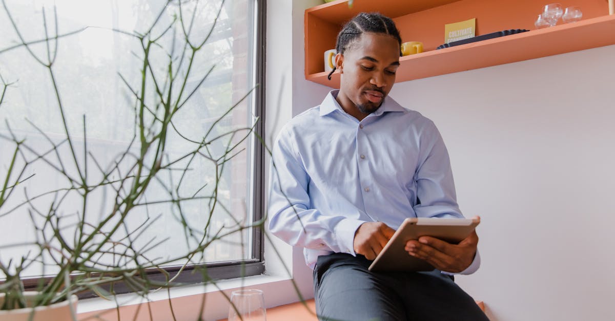 découvrez l'avenir des environnements de travail, où innovation, flexibilité et collaboration se rencontrent pour créer des espaces adaptés aux besoins des professionnels de demain.